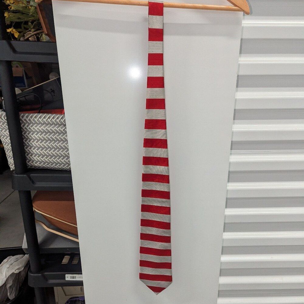 Quiet Luxury 100% Silk Stripe Brooks Brothers Makers Grey Red Tie Necktie Suit